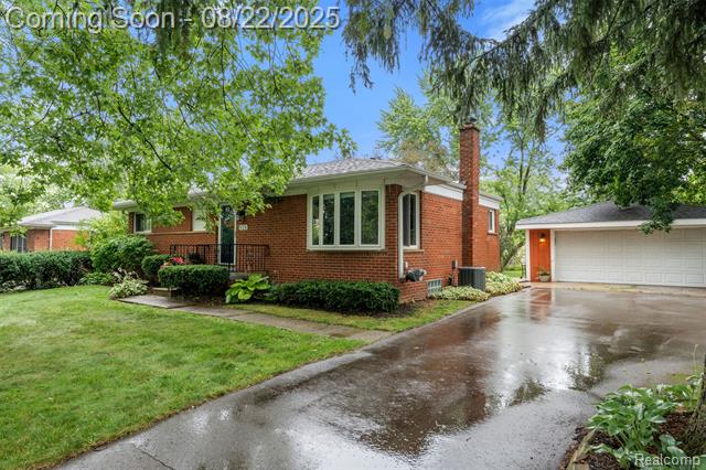 front view picture of 920 Elira Rd, Waterford, MI. 48328