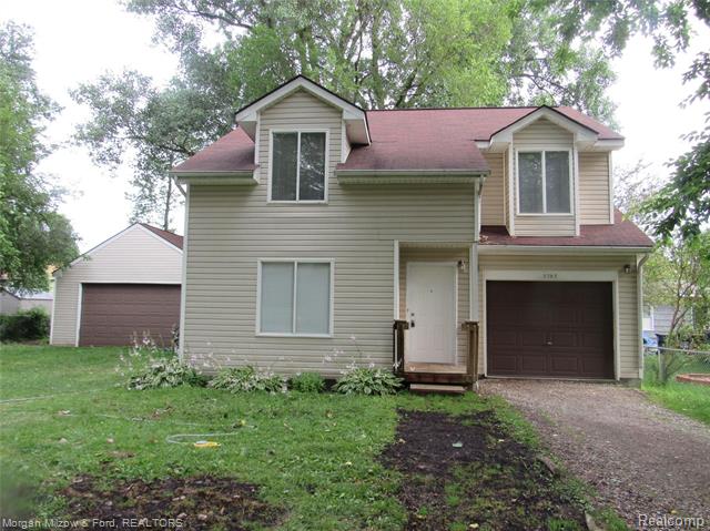 front view picture of 2702 Sinclair Ave, Waterford, MI. 48328