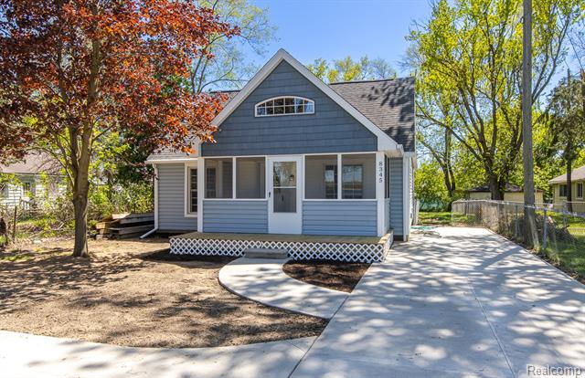 front view picture of 8345 Pontiac Lake Rd, White Lake, MI. 48386