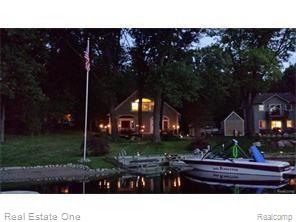 front view picture of 2624 Lynch Dr, Highland, MI. 48357