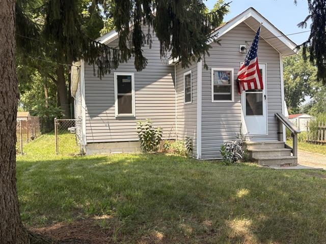 front view picture of 709 Kinney Rd, Pontiac, MI. 48340