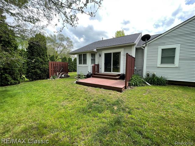 front view picture of 2191 N Milford Rd, Highland, MI. 48357