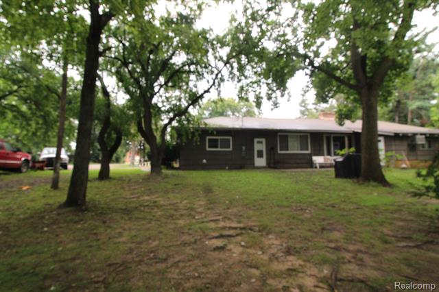 front view picture of 6741 Highland Rd, Waterford, MI. 48327