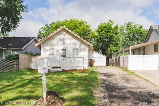 front view picture of 841 Orlando Ave, Pontiac, MI. 48340