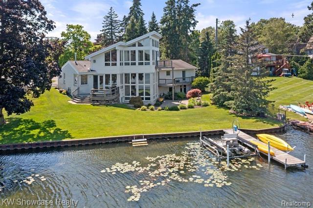 front view picture of 4614 Claudia Dr, Waterford, MI. 48328