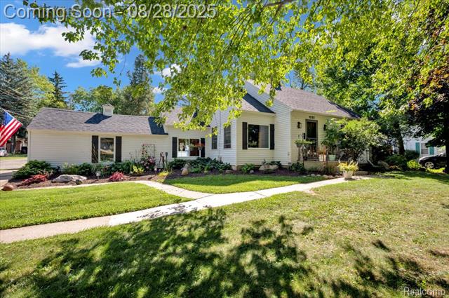 front view picture of 1522 Eason Rd, Waterford, MI. 48328
