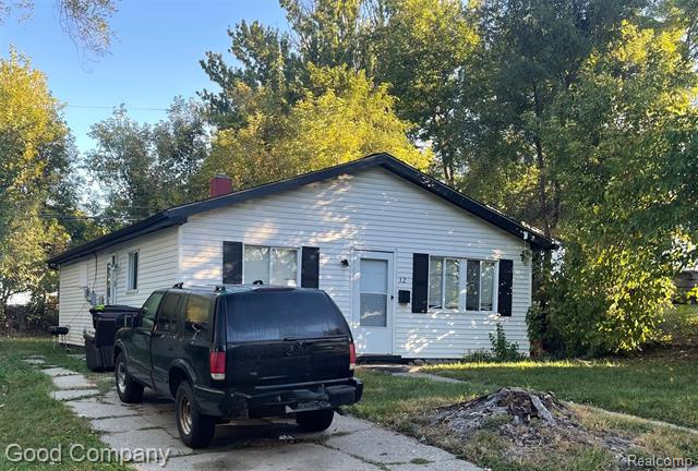 front view picture of 32 N Merrimac St, Pontiac, MI. 48340