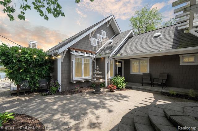 front view picture of 607 Dunleavy Dr, Highland, MI. 48356