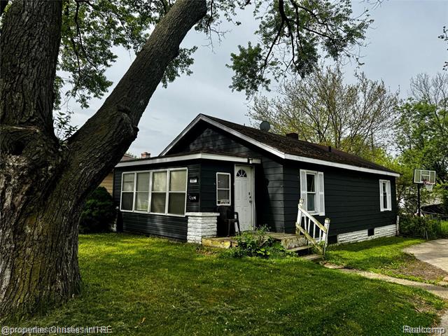 front view picture of 801 Robinwood St, Pontiac, MI. 48340
