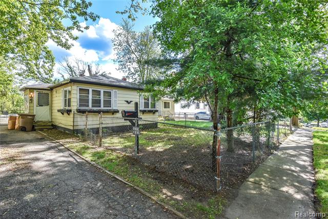 front view picture of 123 Parkdale Ave, Pontiac, MI. 48340