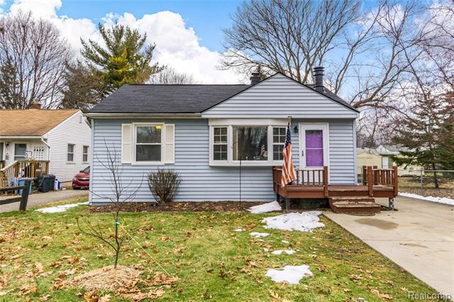 front view picture of 3428 Watkins Lake Rd, Waterford, MI. 48328