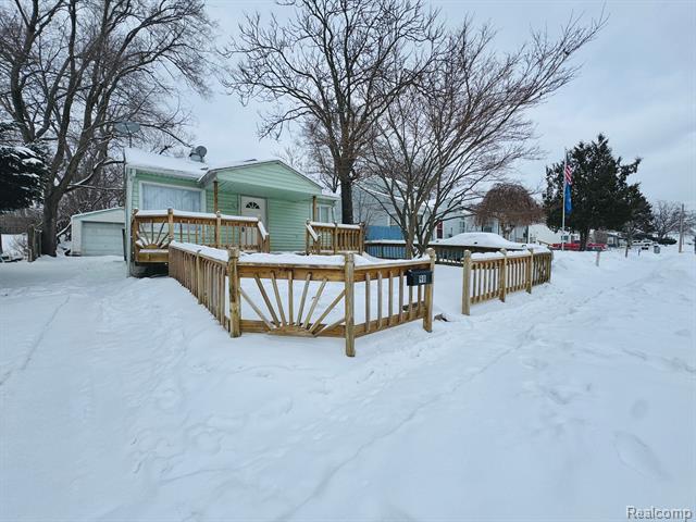front view picture of 98 W Tennyson Ave, Pontiac, MI. 48340