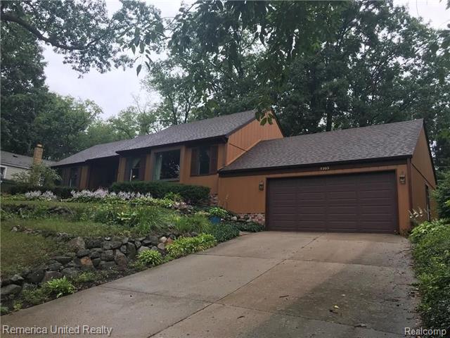 front view picture of 4105 Woodcroft, White Lake, MI. 48383