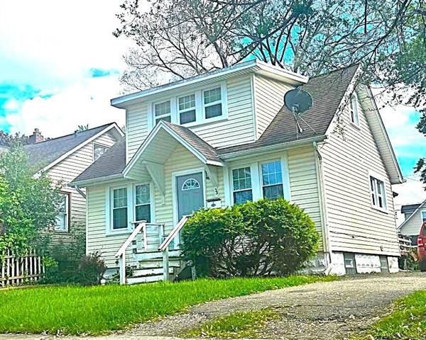 front view picture of 33 W Beverly Ave, Pontiac, MI. 48340