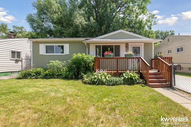 front view picture of 962 Kettering Ave, Pontiac, MI. 48340