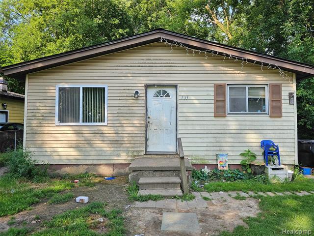 front view picture of 753 Stanley Ave, Pontiac, MI. 48340