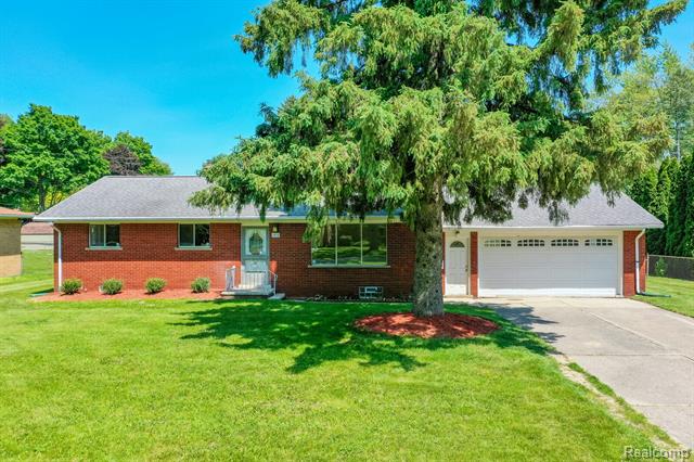 front view picture of 1312 Bielby St, Waterford, MI. 48328