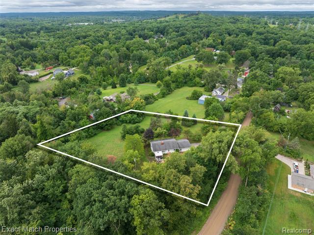 front view picture of 7600 Haley Rd, White Lake, MI. 48383