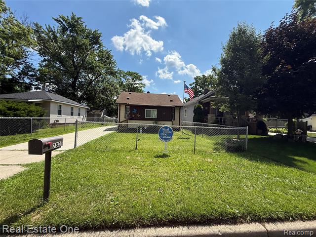 front view picture of 782 Pensacola Ave, Pontiac, MI. 48340