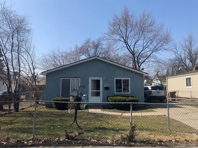 front view picture of 725 Scottwood St, Pontiac, MI. 48340