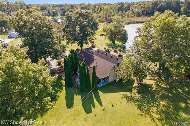 front view picture of 604 Gaffney Dr, Highland, MI. 48356