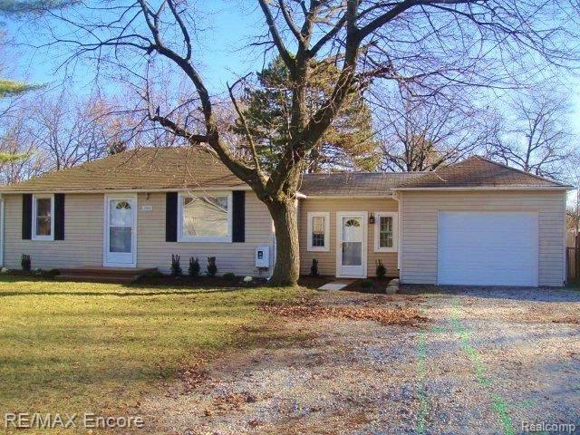front view picture of 1588 Alma Ave, Waterford, MI. 48327