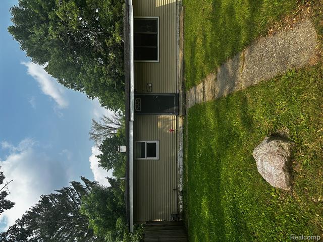 front view picture of 811 Robinwood St, Pontiac, MI. 48340