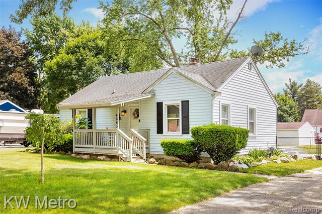 front view picture of 4865 Maycrest Dr, Waterford, MI. 48328