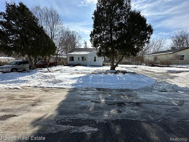 front view picture of 179 Dresden Ave, Pontiac, MI. 48340