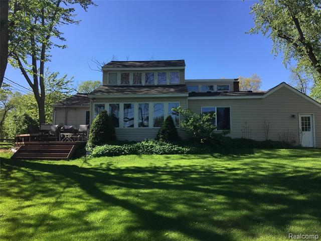 front view picture of 4621 Forest Ave, Waterford, MI. 48328