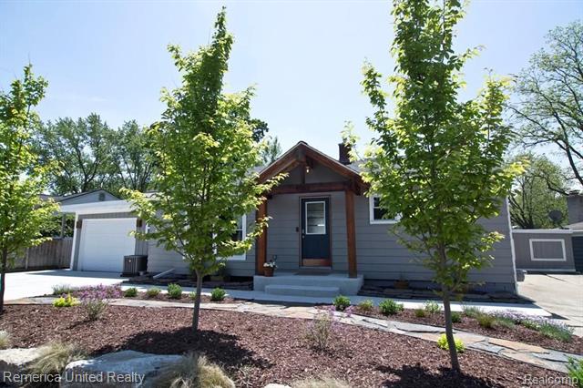 front view picture of 4583 Forest Ave, Waterford, MI. 48328