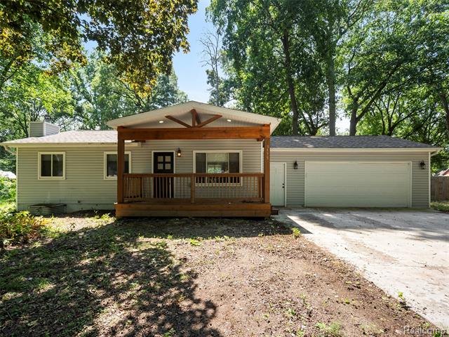 front view picture of 3575 Overton St, Waterford, MI. 48328