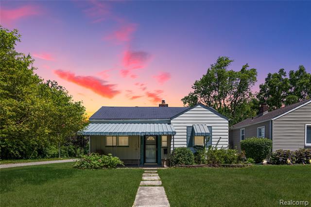 front view picture of 627 Wesbrook St, Pontiac, MI. 48340