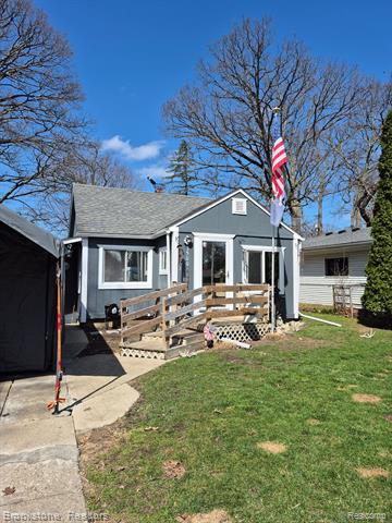 front view picture of 3500 Overton St, Waterford, MI. 48328