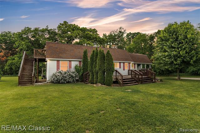 front view picture of 917 Middle Rd, Highland, MI. 48357
