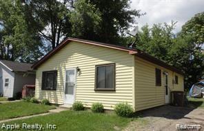 front view picture of 100 W Mansfield Ave, Pontiac, MI. 48340