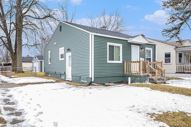 front view picture of 179 W Strathmore Ave, Pontiac, MI. 48340