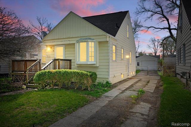 front view picture of 46 E Longfellow Ave, Pontiac, MI. 48340