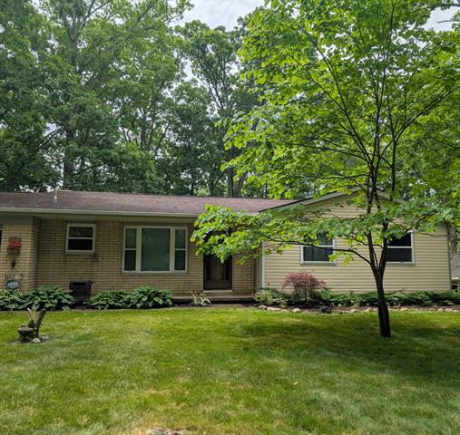 front view picture of 810 Oakgrove, Highland, MI. 48356