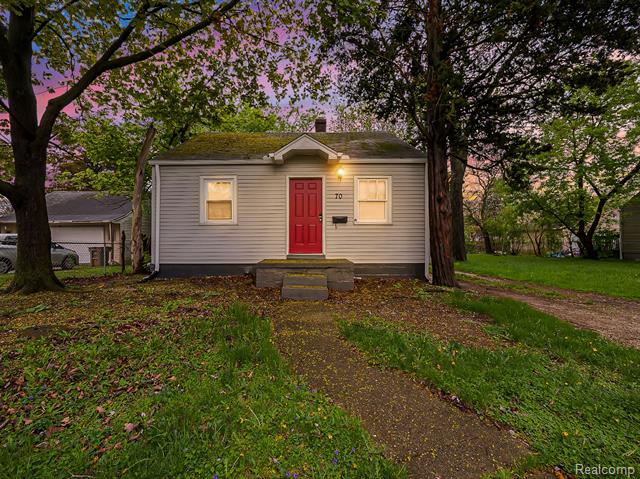 front view picture of 70 E Rutgers Ave, Pontiac, MI. 48340