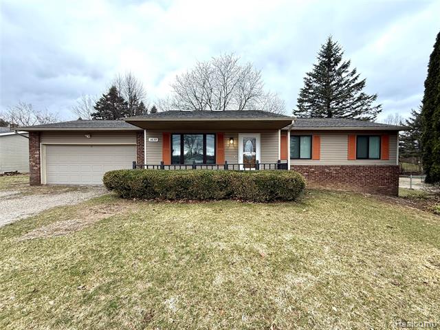 front view picture of 3639 Loch Dr, Highland, MI. 48357