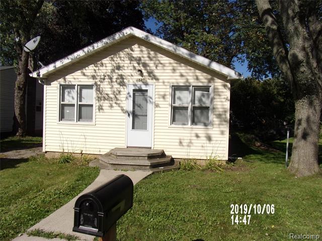 front view picture of 32 W Fairmount Ave, Pontiac, MI. 48340