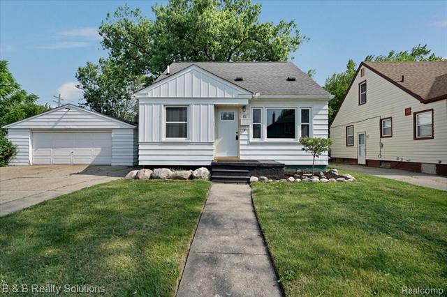 front view picture of 61 E Longfellow Ave, Pontiac, MI. 48340