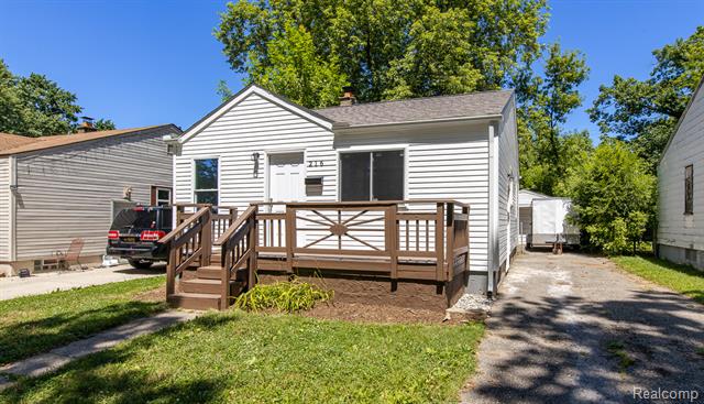 front view picture of 216 W Longfellow Ave, Pontiac, MI. 48340