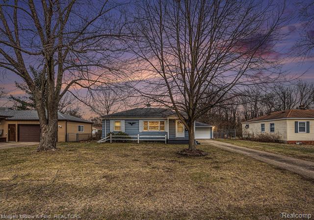 front view picture of 2158 Crane St, Waterford, MI. 48329
