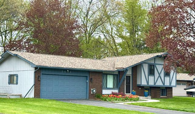 front view picture of 3671 Lido Dr, Highland, MI. 48356