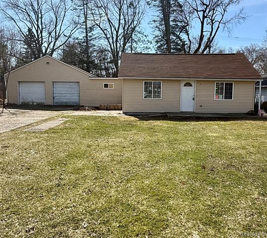 front view picture of 121 W Columbia Ave, Pontiac, MI. 48340