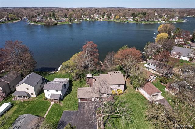 front view picture of 3541 Highland Blvd, Highland, MI. 48356