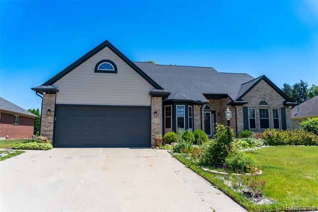 front view picture of 1134 Williamson Cir, Pontiac, MI. 48340