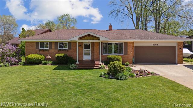 front view picture of 3854 Loch Dr, Highland, MI. 48357